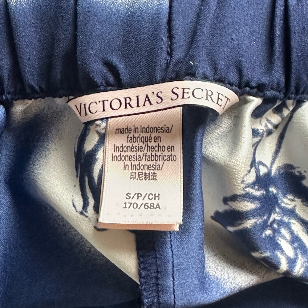 Victoria's Secret Navy and Cream Floral Design - Picture 2 of 3